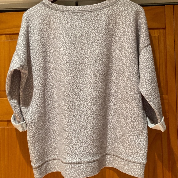 Anthropologie Lilka Sweatshirt, Textured 3/4 Sleeve Gray and White Size Large - Picture 2 of 12